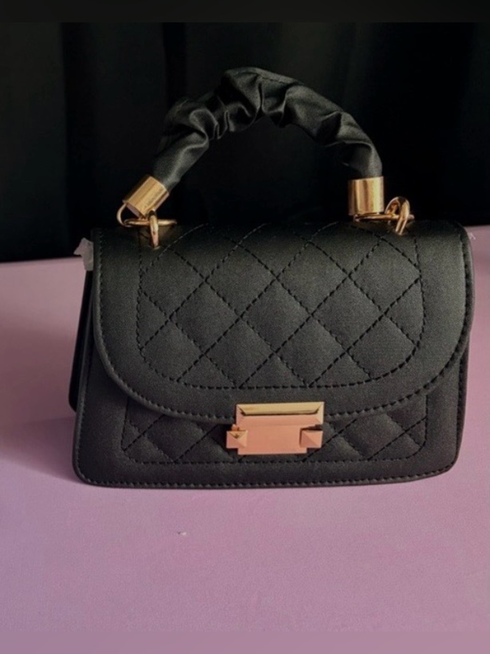 Mini black and gold purse.